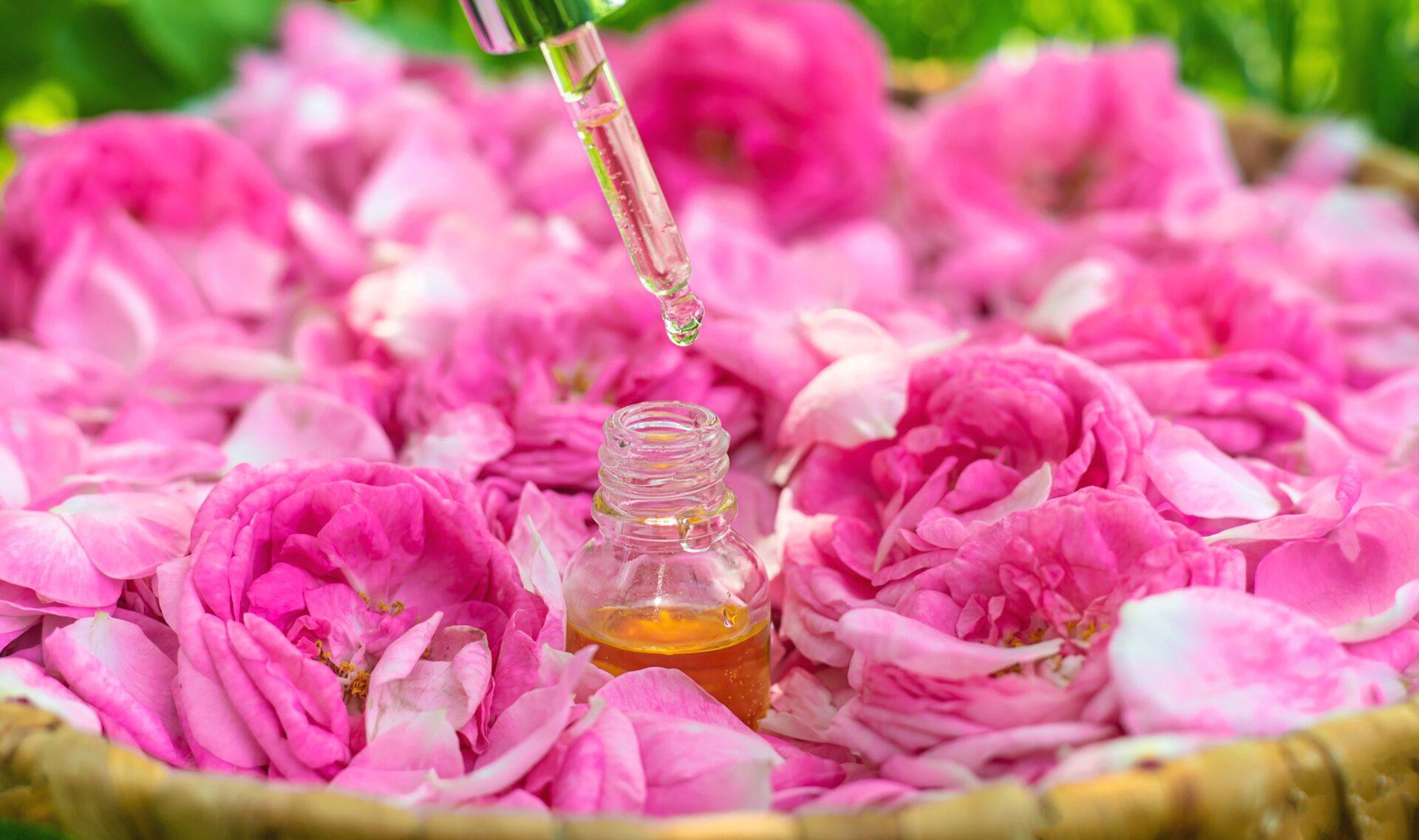 7 beneficios que no conocías de hacer tu rutina facial con aceites esenciales